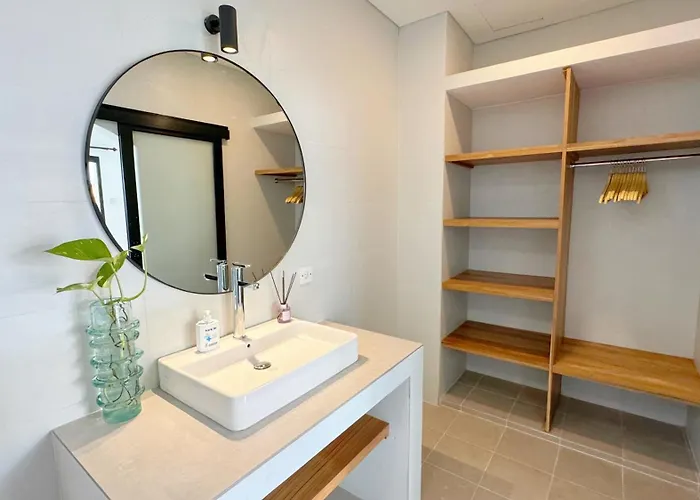 Niu Center - Fattylion Villa
